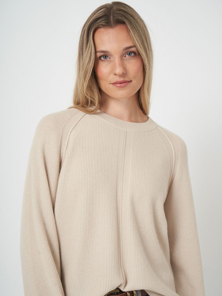 Relaxed fitt ribbed knitted sweater image number 1