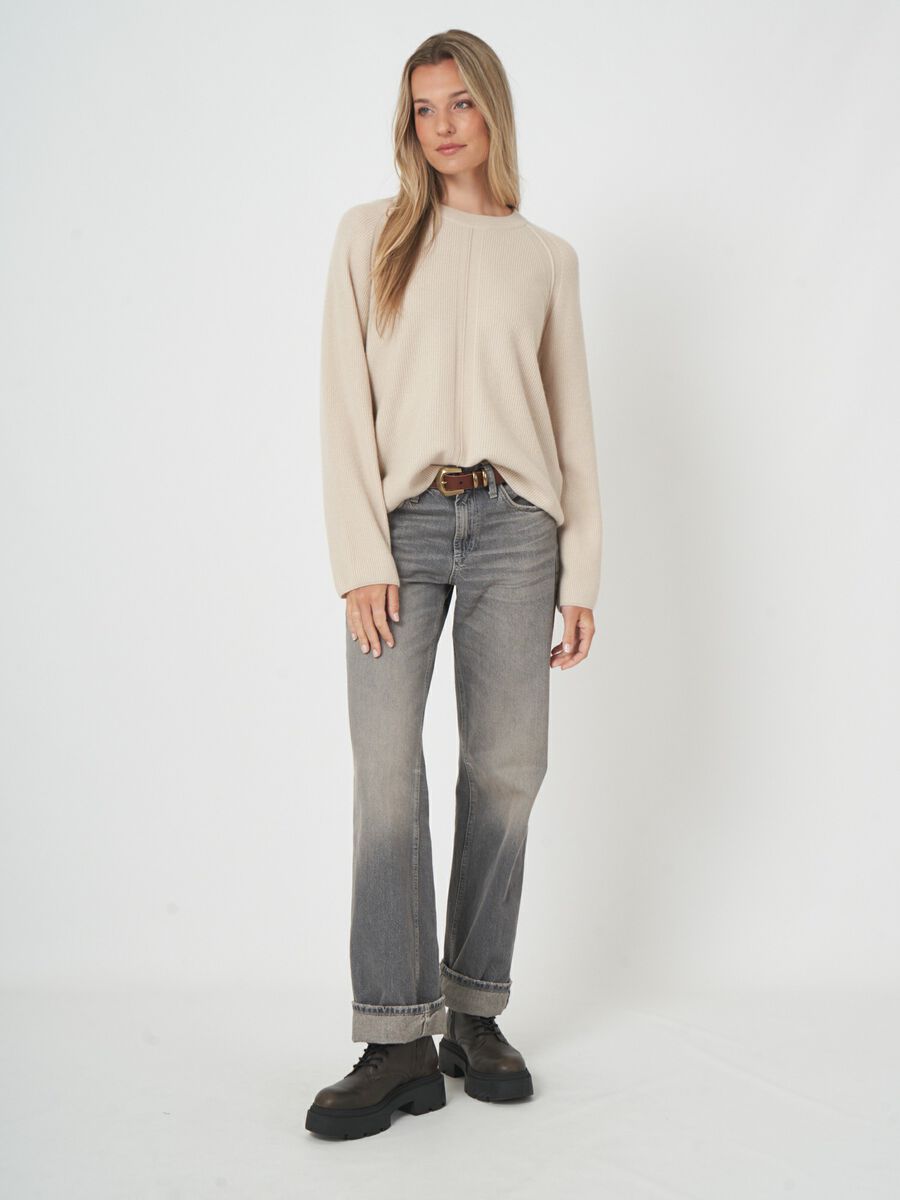 Relaxed fitt ribbed knitted sweater image number 5