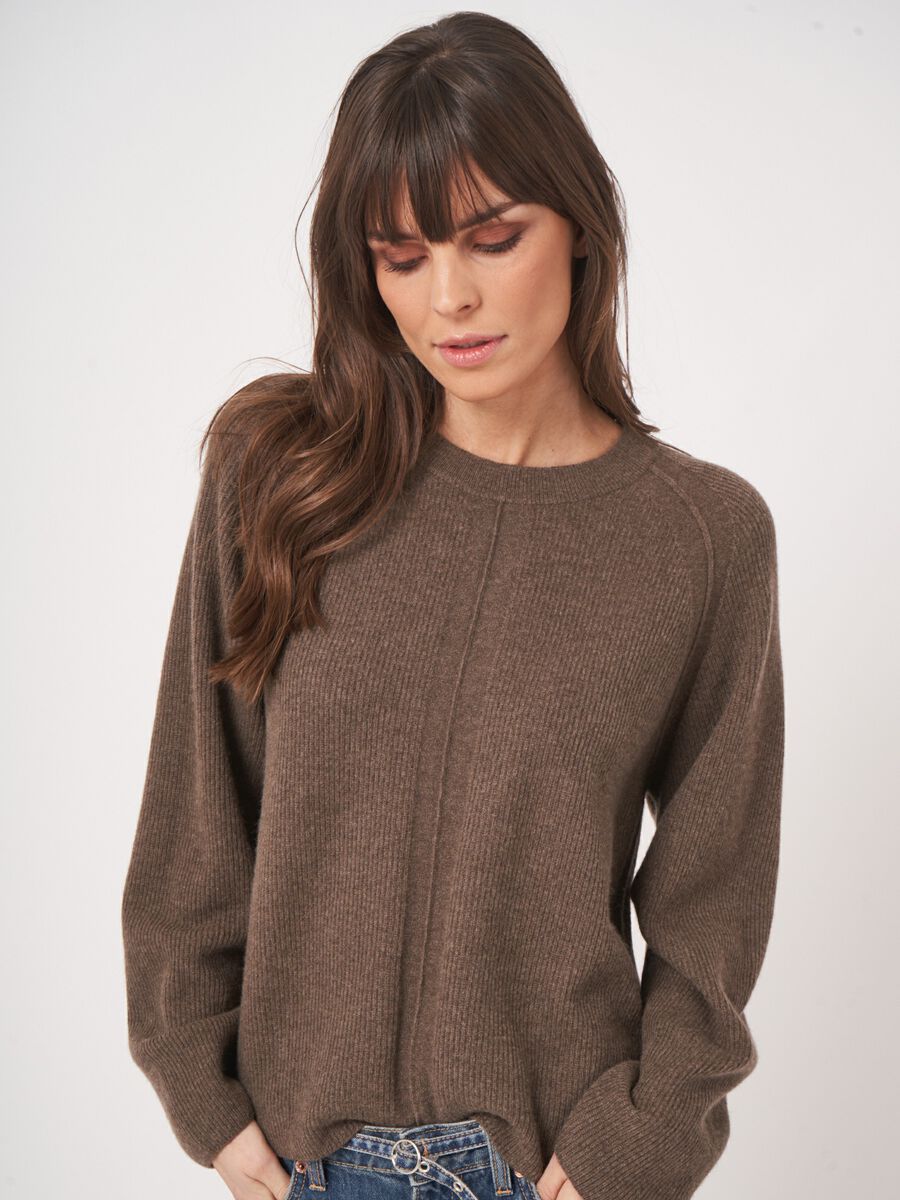 Lockerer Kaschmirpullover mit feiner Rippstruktur image number 2