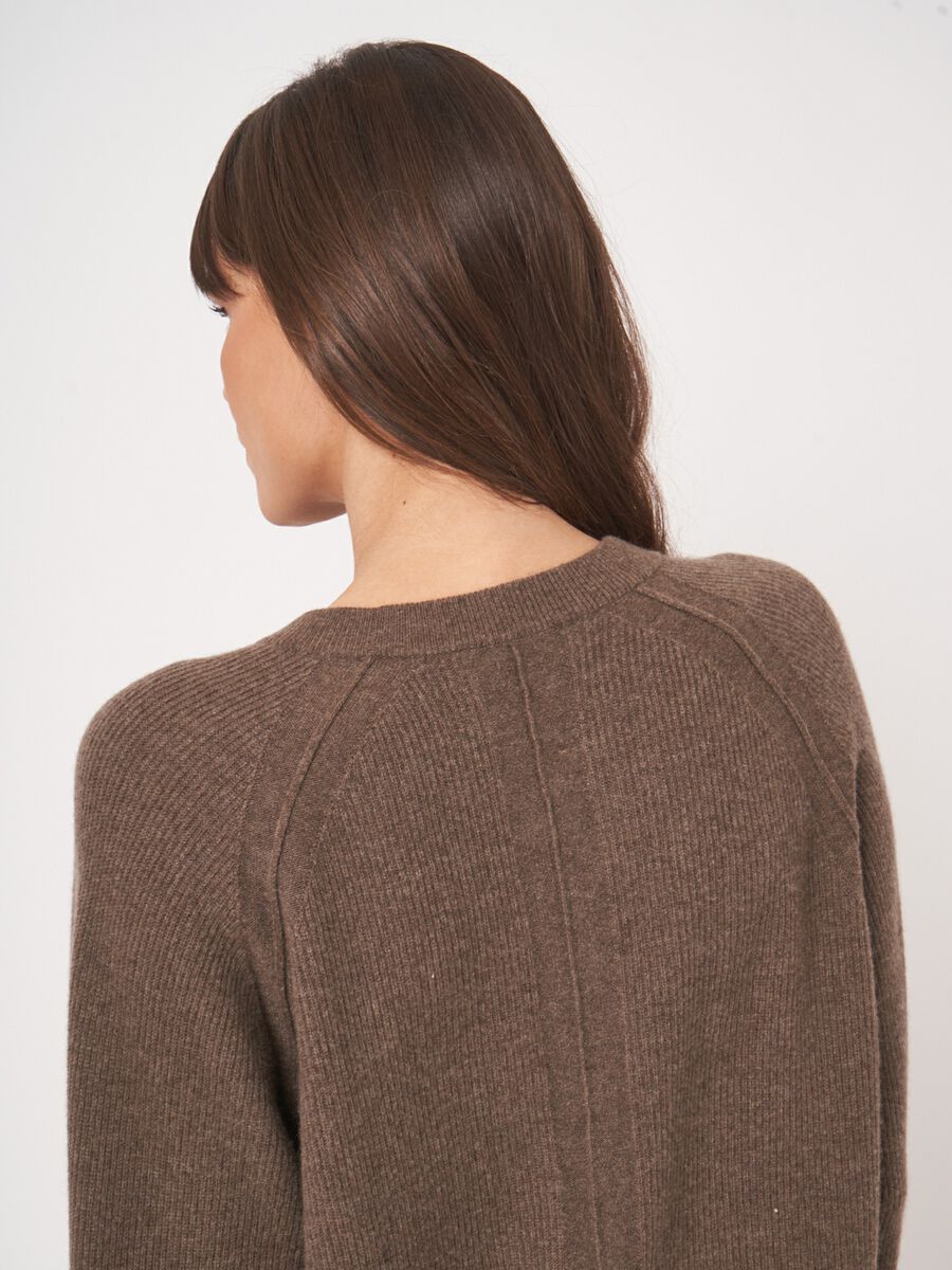 Lockerer Kaschmirpullover mit feiner Rippstruktur image number 3