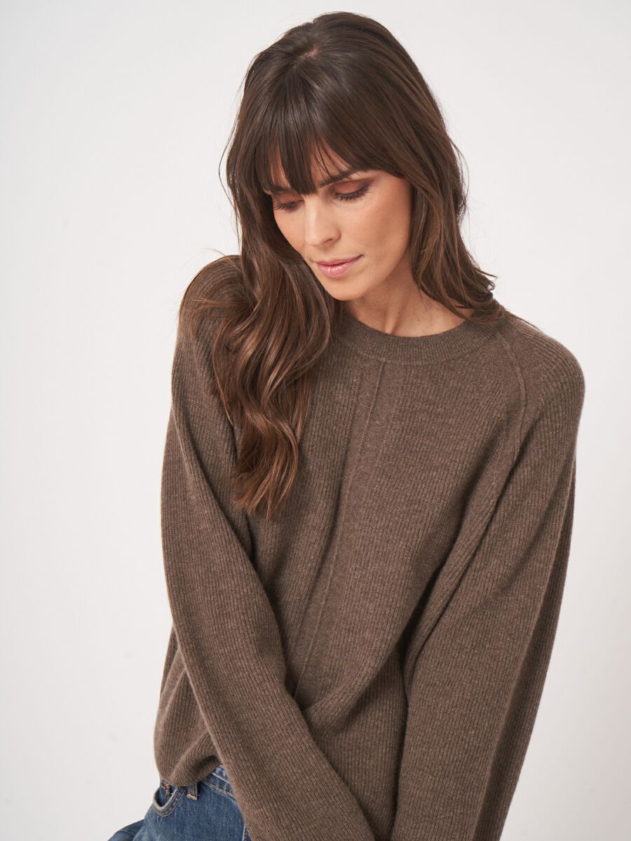 Lockerer Kaschmirpullover mit feiner Rippstruktur image number 4