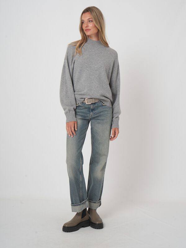 Nahtloser Kaschmirpullover mit Stehkragen im Boxy Fit image number 5