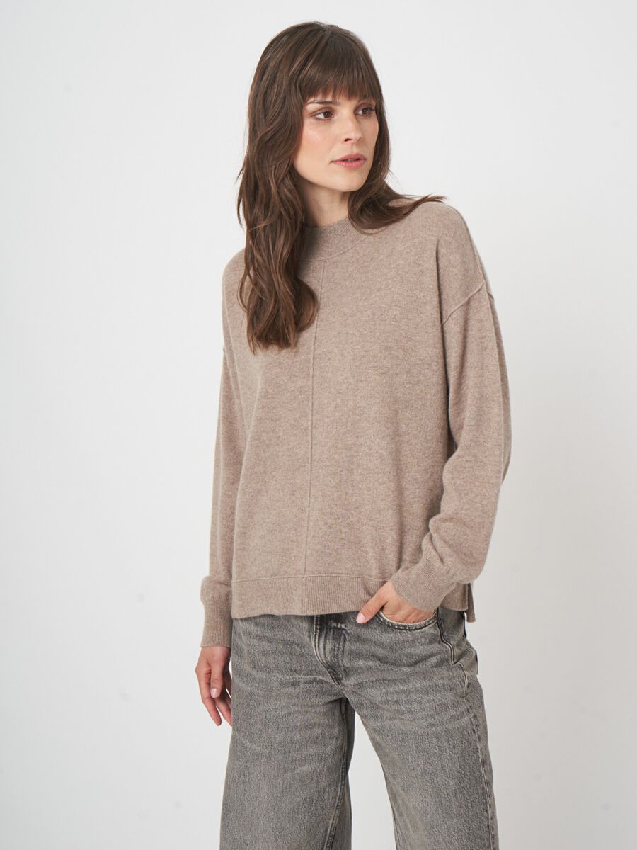 Oversized fijngebreide kasjmier trui met opstaande kraag image number 4