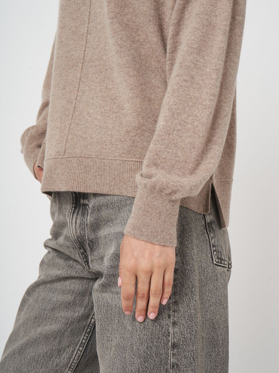 Oversized fijngebreide kasjmier trui met opstaande kraag image number 5