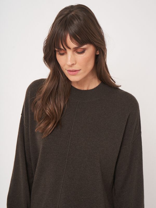 Oversized-Kaschmirpullover mit Stehkragen image number 2