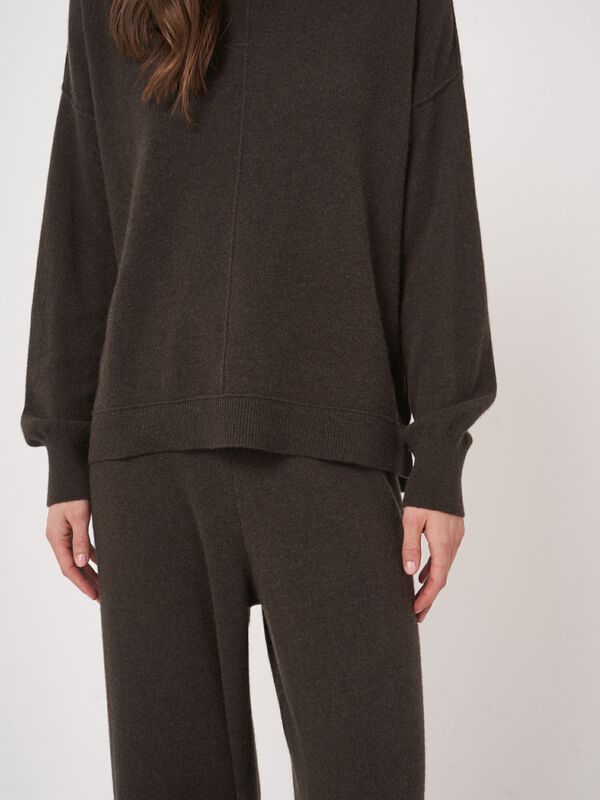 Oversized-Kaschmirpullover mit Stehkragen image number 3
