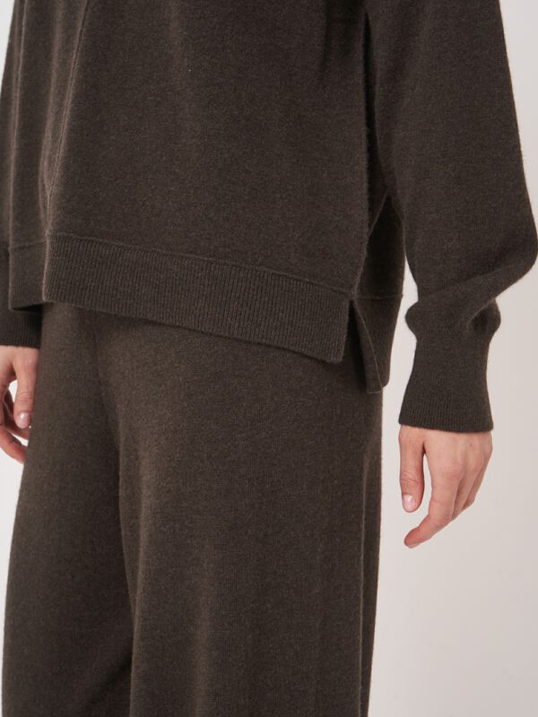 Oversized-Kaschmirpullover mit Stehkragen image number 5