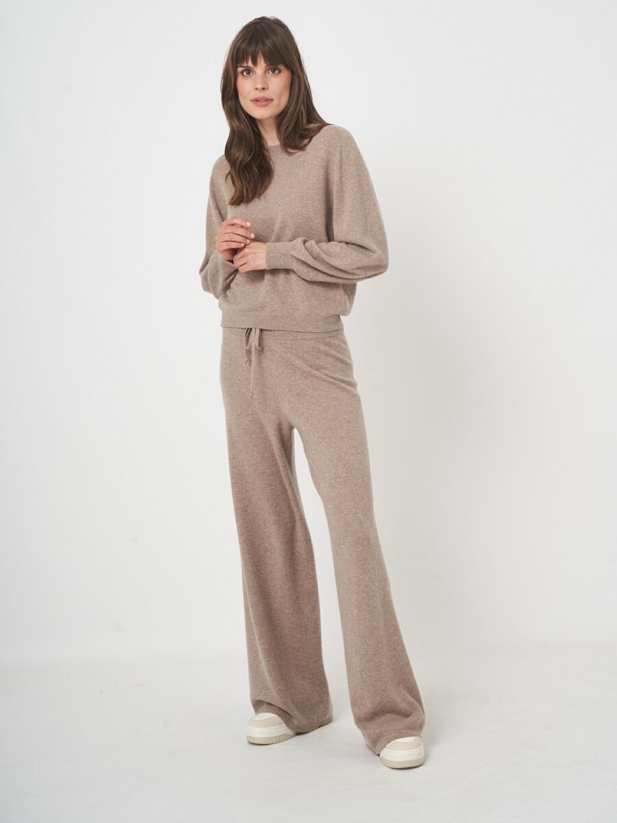 Lichtgewicht cropped kasjmier trui met ronde hals image number 4