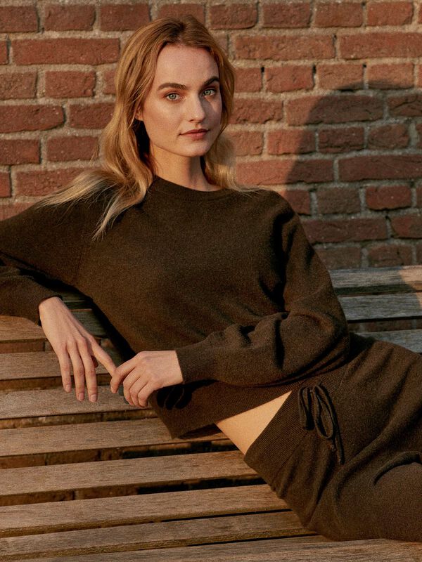 Lichtgewicht cropped kasjmier trui met ronde hals image number 0