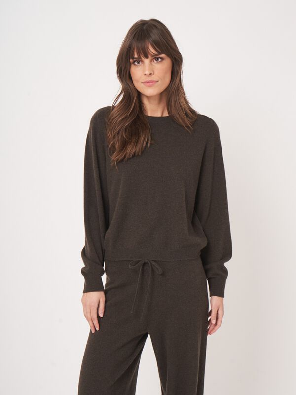 Lichtgewicht cropped kasjmier trui met ronde hals image number 3