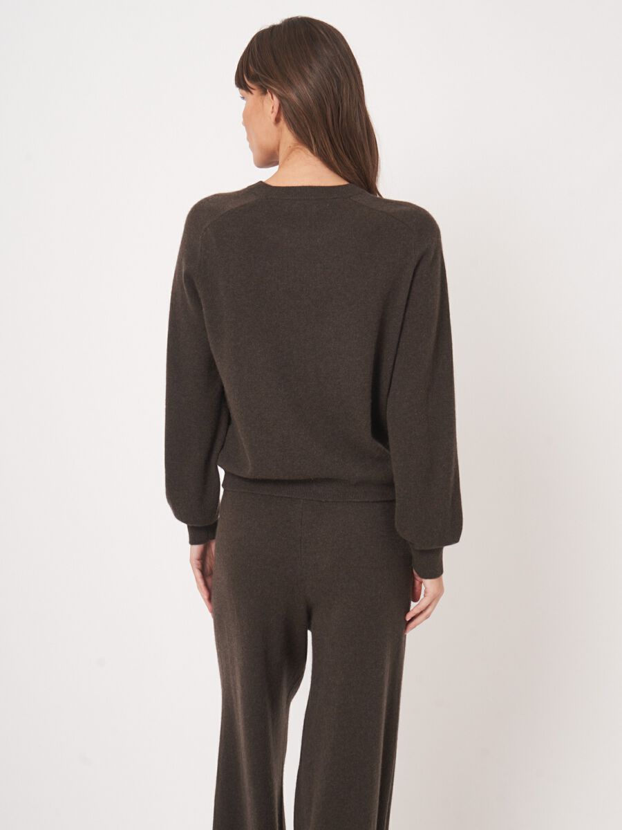 Lightweight cropped sweater with round neck image number 7