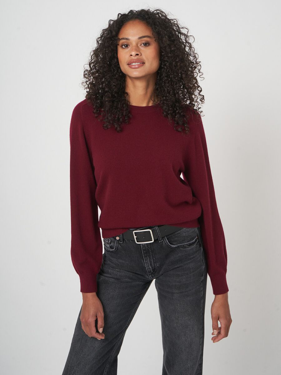 Lightweight cropped sweater with round neck image number 0