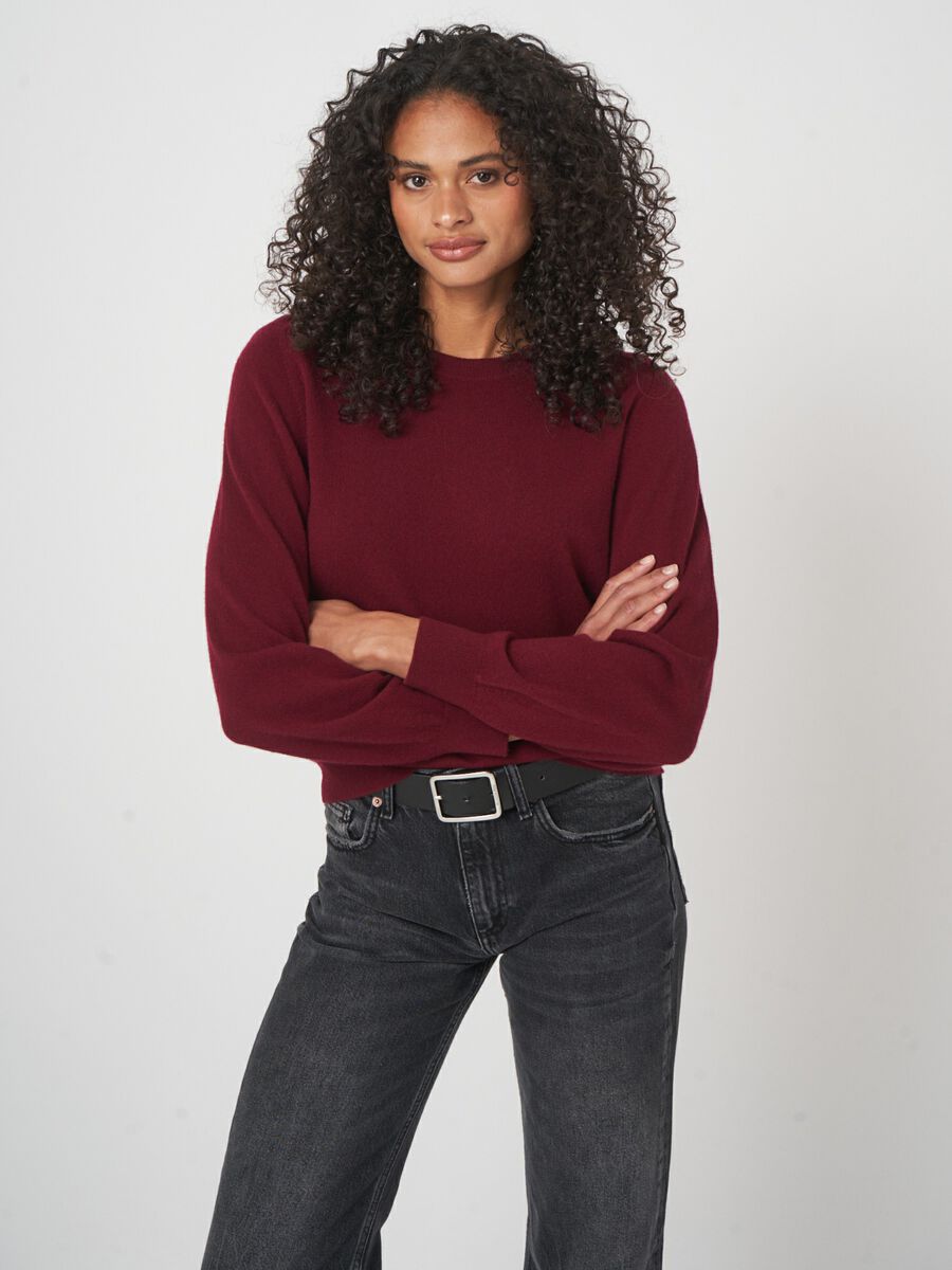 Lightweight cropped sweater with round neck image number 1