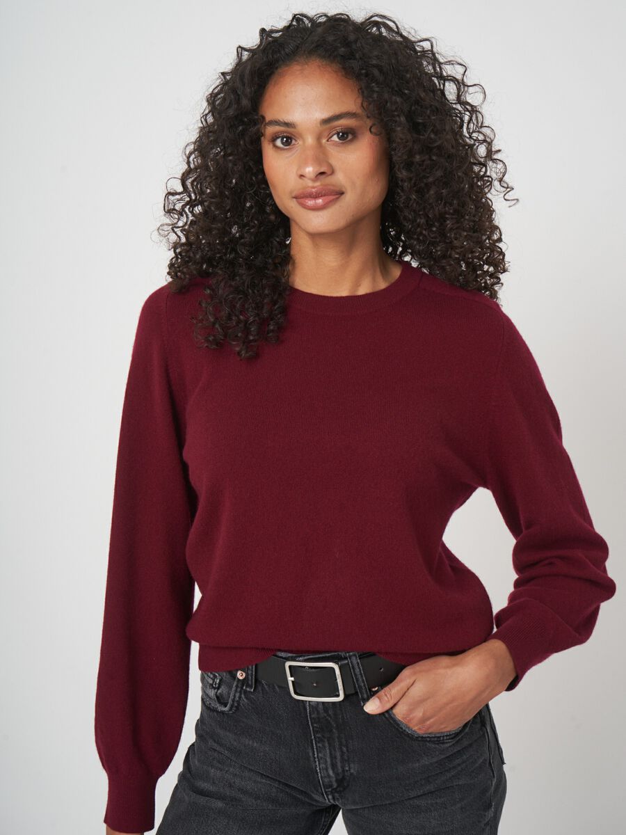 Lightweight cropped sweater with round neck image number 2
