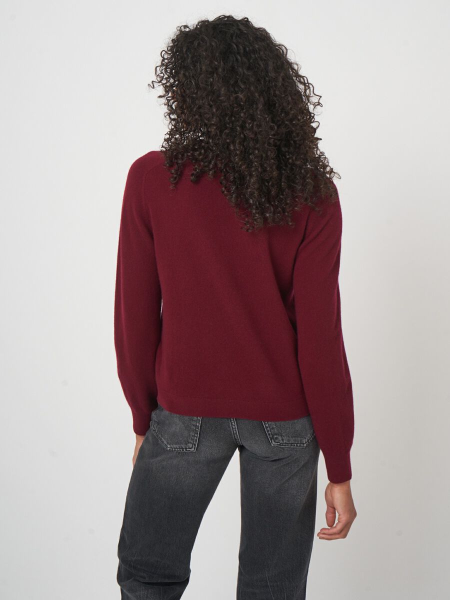 Lightweight cropped sweater with round neck image number 3