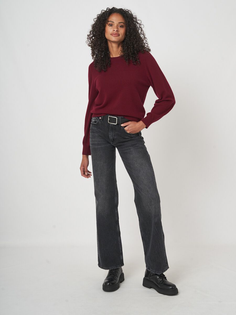 Lightweight cropped sweater with round neck image number 4