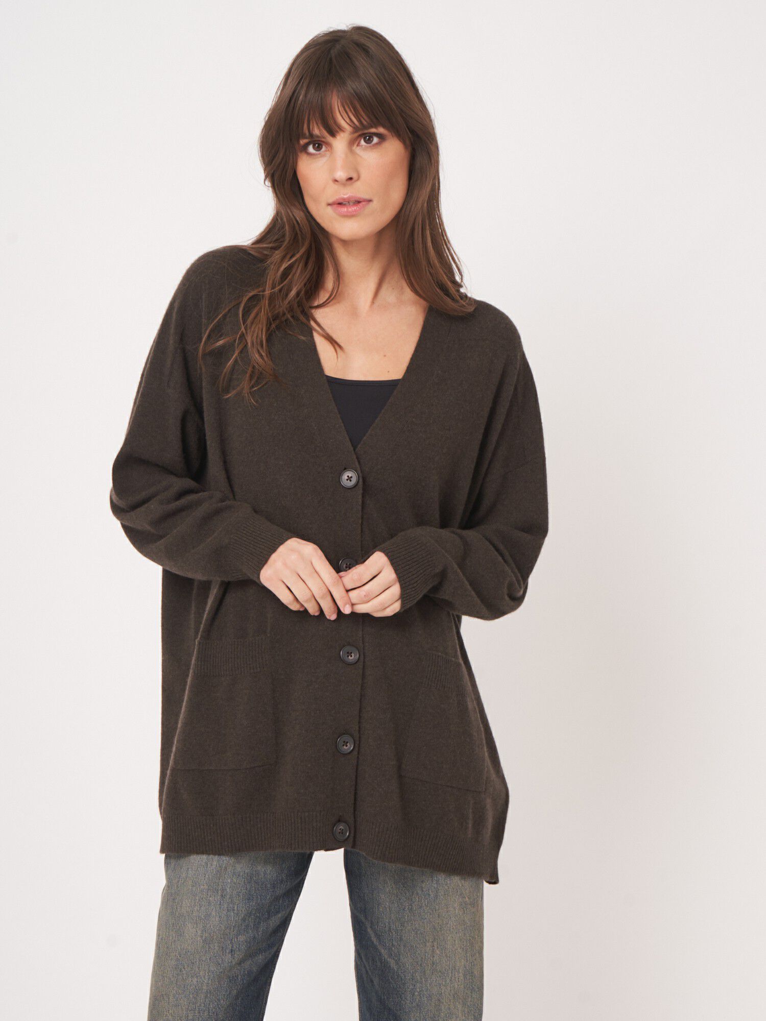 Oversized Fine Knit V-Neck Cardigan | REPEAT cashmere