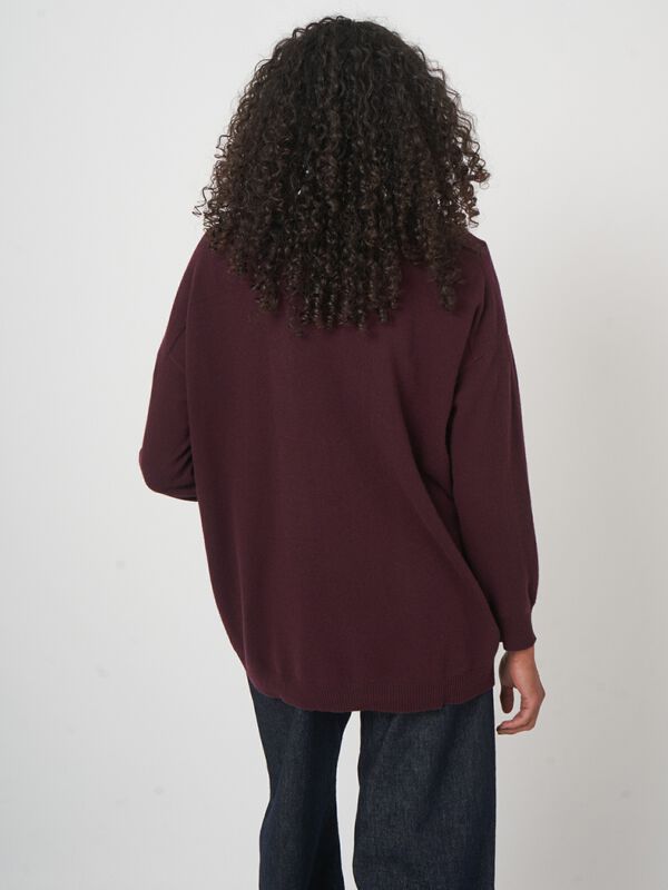 Oversized Feinstrick-Cardigan mit V-Ausschnitt image number 4