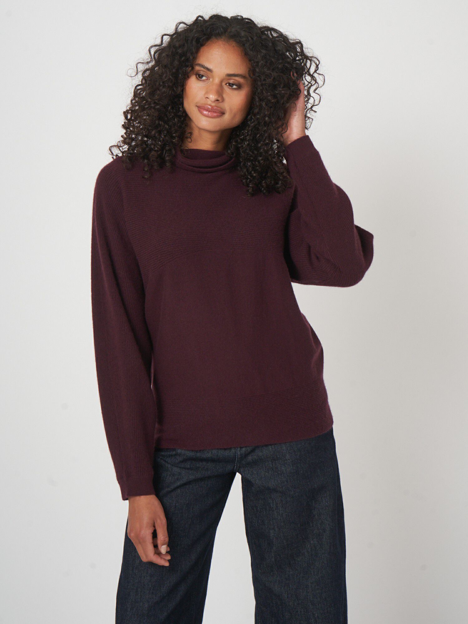 Ruimvallende coltrui van biologische kasjmier afbeelding