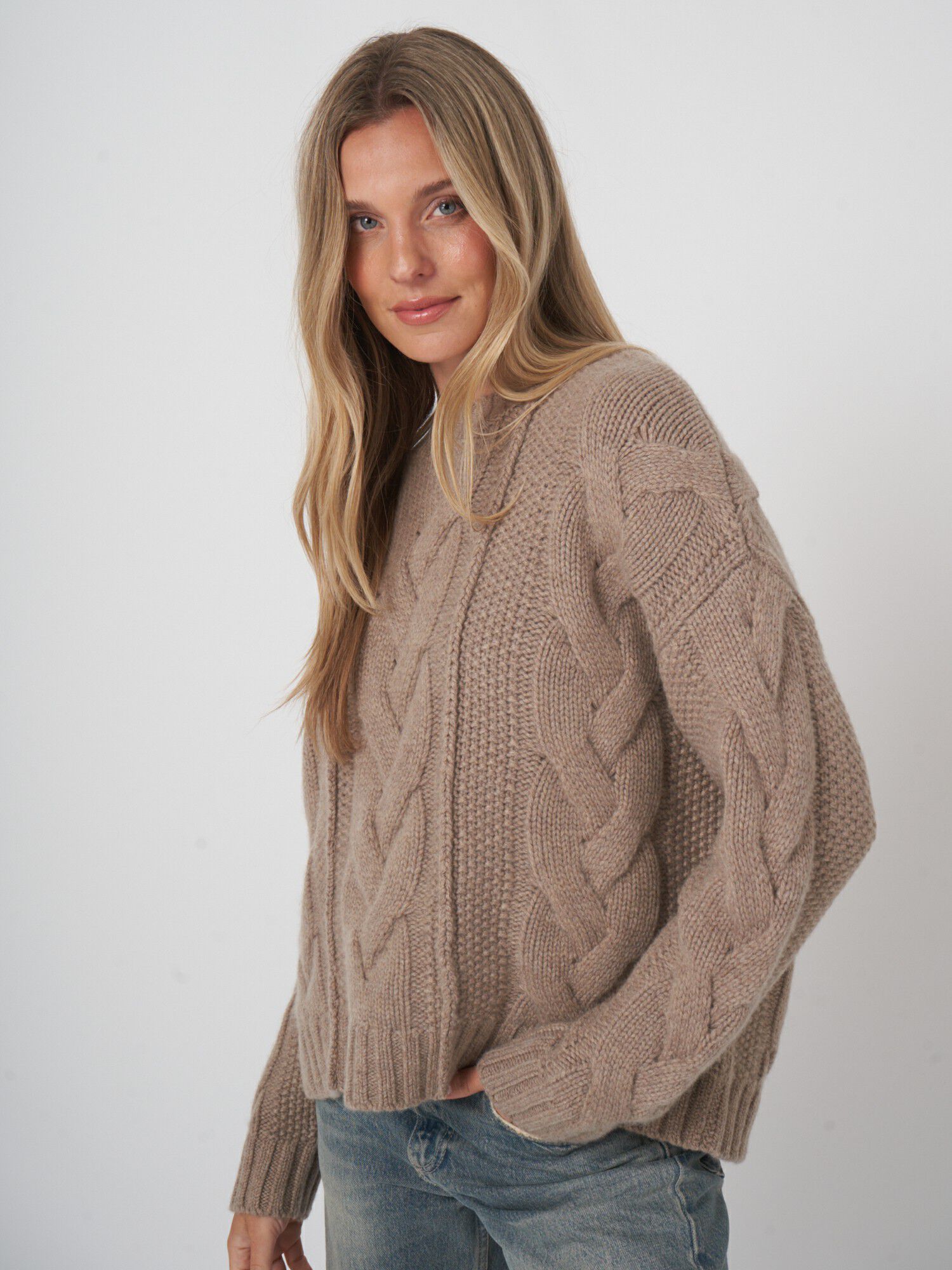 Oversized grofgebreide kasjmier trui met kabelpatroon afbeelding 2