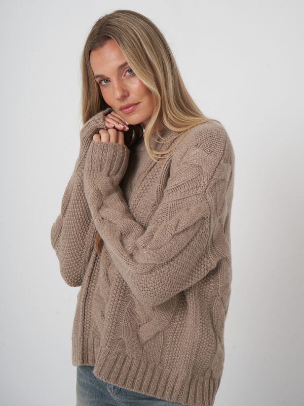 Oversized grofgebreide kasjmier trui met kabelpatroon image number 3