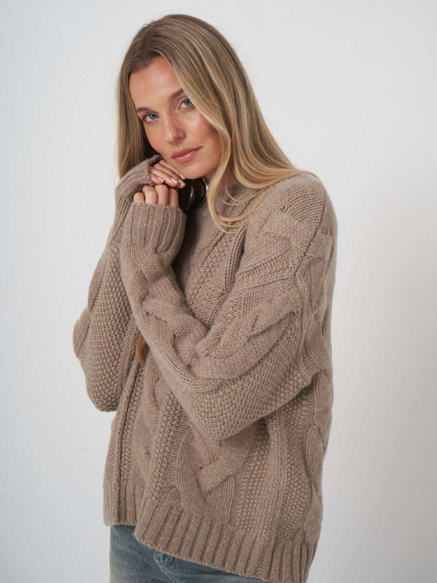 Pull chunky en cachemire  – coupe cropped & torsades image number 3