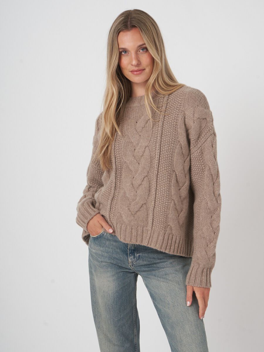 Pull chunky en cachemire  – coupe cropped & torsades image number 5