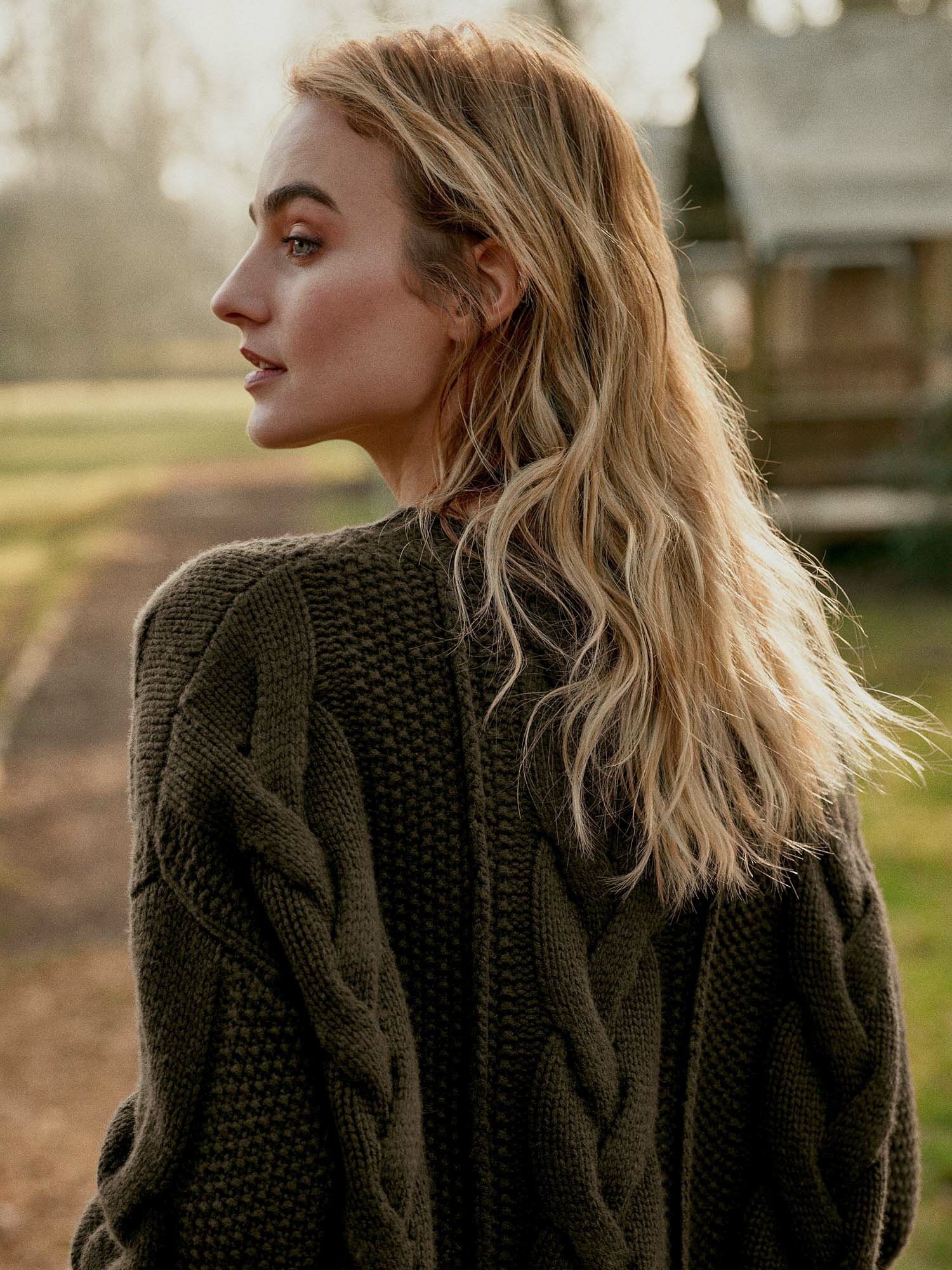 Oversized grofgebreide kasjmier trui met kabelpatroon afbeelding