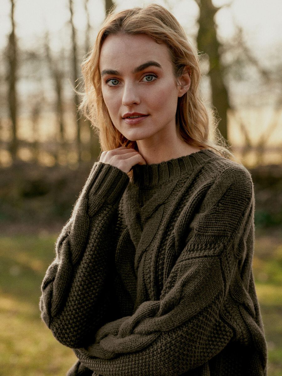 Oversized grofgebreide kasjmier trui met kabelpatroon image number 5