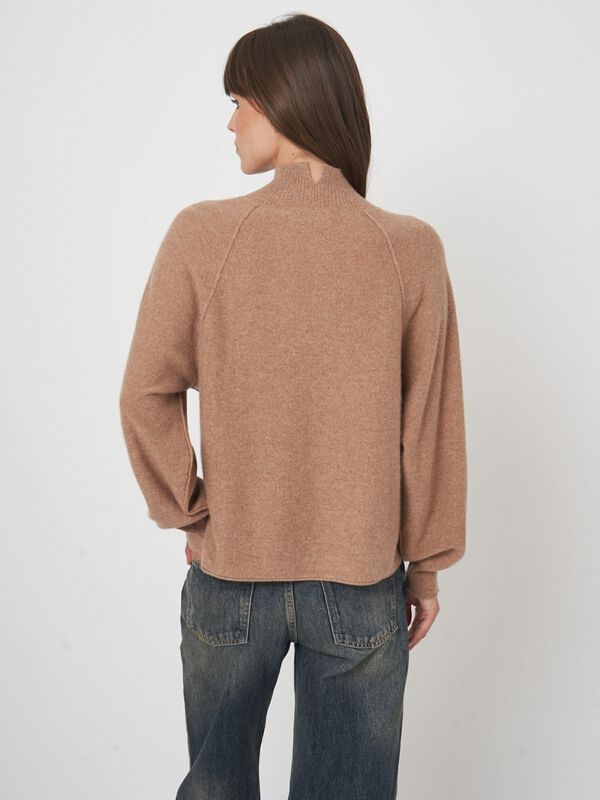 Gewalkter Kaschmirpullover mit Stehkragen image number 5