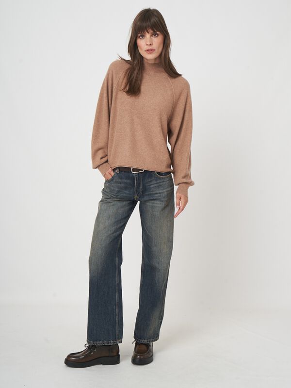 Gewalkter Kaschmirpullover mit Stehkragen image number 6