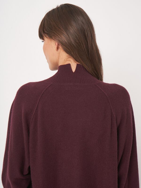 Boiled cashmere pullover met opstaande kraag image number 5