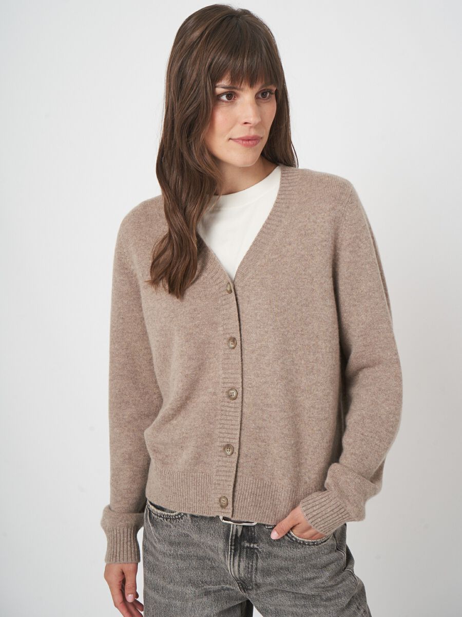 V-hals cardigan van biologische kasjmier - tijdloze stijl image number 3