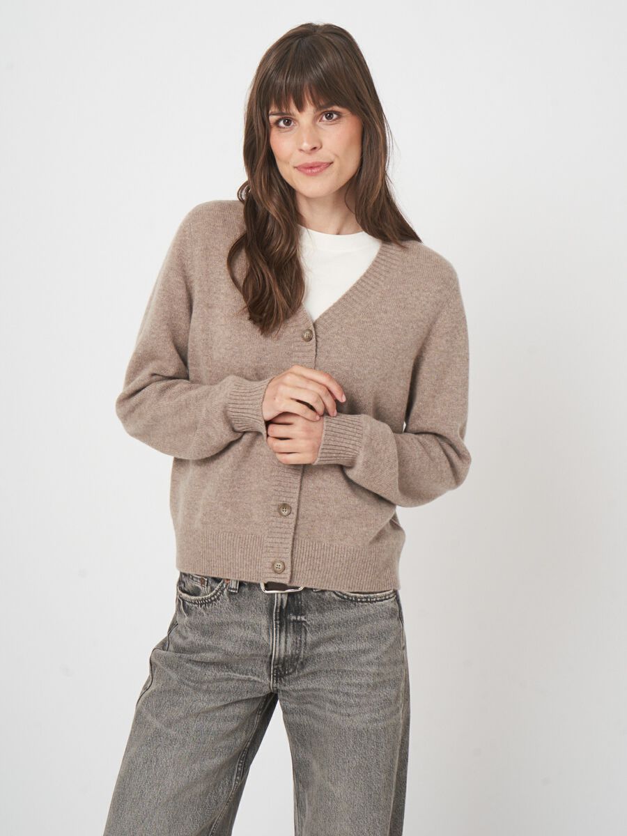 V-hals cardigan van biologische kasjmier - tijdloze stijl image number 4