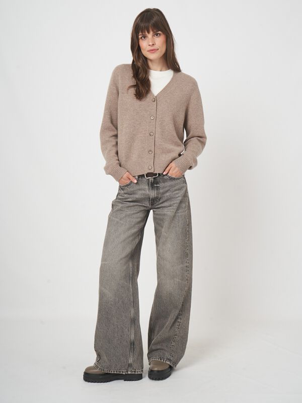 Cardigan boutonné en cachemire organique image number 6