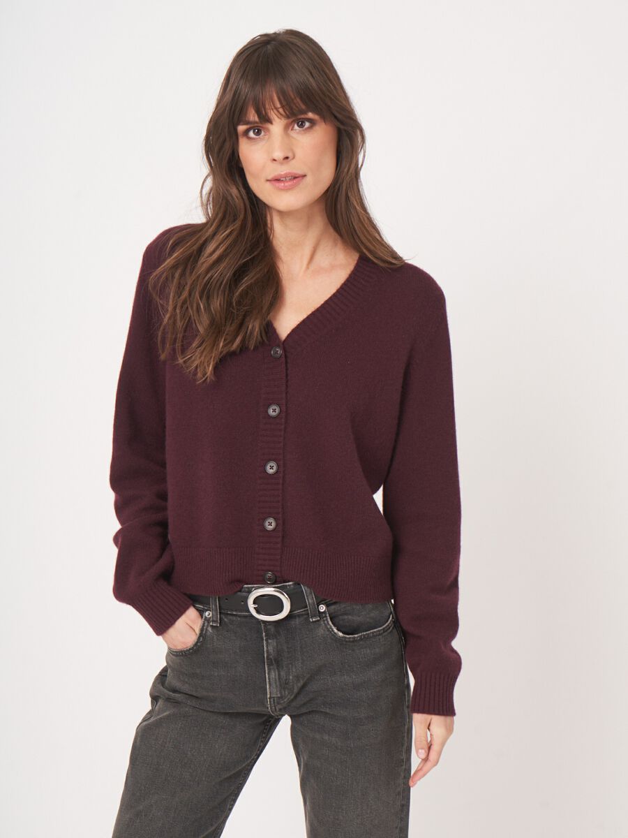 V-hals cardigan van biologische kasjmier - tijdloze stijl image number 1