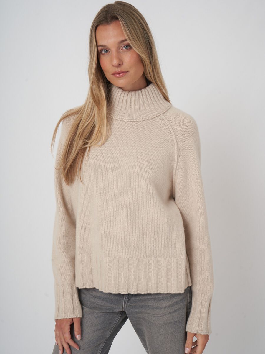 Grobstrickpullover aus Bio-Kaschmir mit Stehkragen image number 0