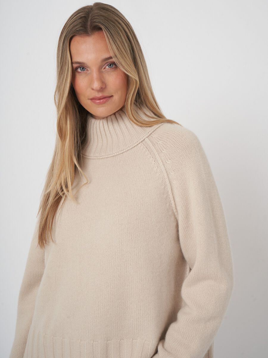 Grobstrickpullover aus Bio-Kaschmir mit Stehkragen image number 1