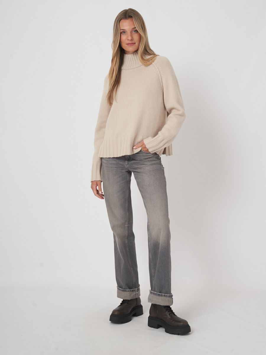 Grobstrickpullover aus Bio-Kaschmir mit Stehkragen image number 4