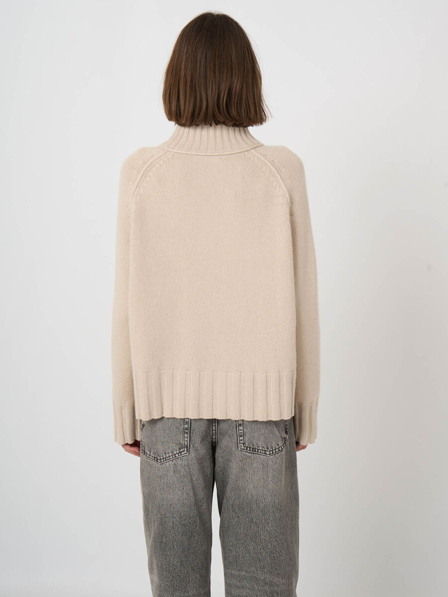Chunky Organic Cashmere Stand-Collar Sweater image number 4