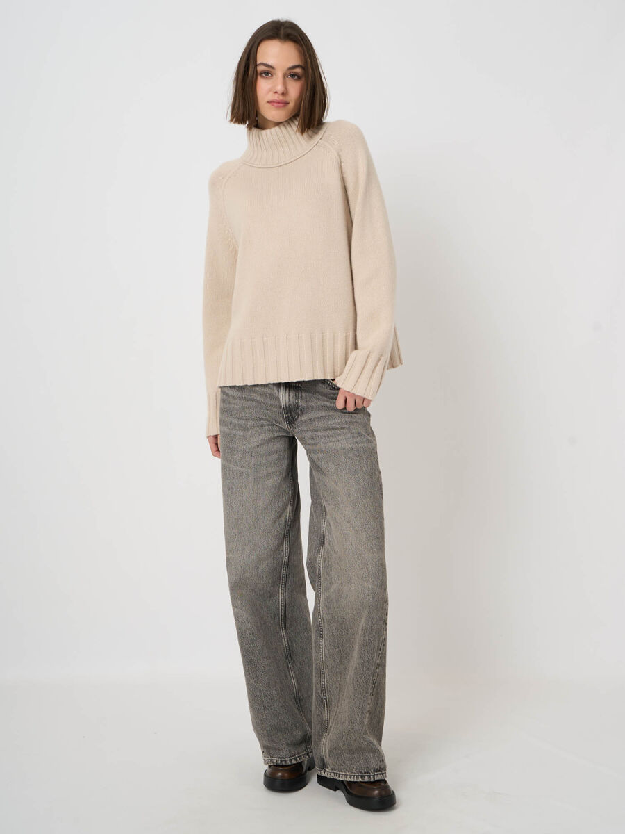 Chunky Organic Cashmere Stand-Collar Sweater image number 5