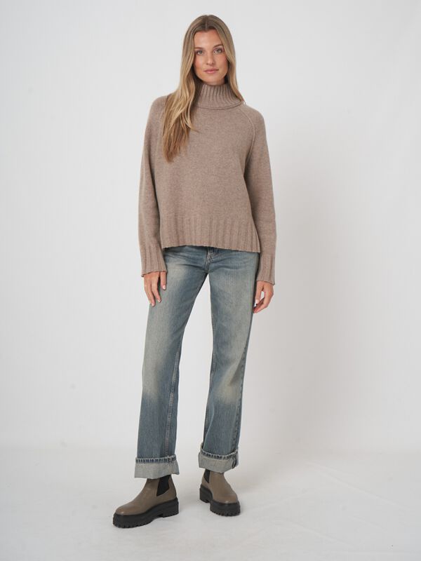 Grobstrickpullover aus Bio-Kaschmir mit Stehkragen image number 4