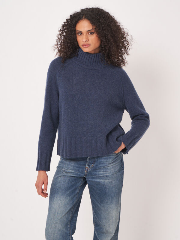 Grobstrickpullover aus Bio-Kaschmir mit Stehkragen image number 1