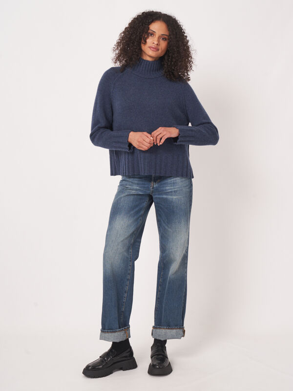 Grobstrickpullover aus Bio-Kaschmir mit Stehkragen image number 8