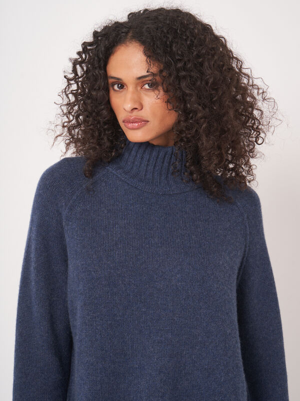 Grobstrickpullover aus Bio-Kaschmir mit Stehkragen image number 9