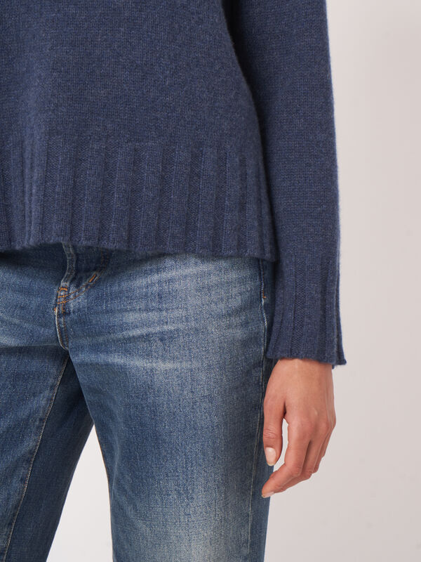 Grobstrickpullover aus Bio-Kaschmir mit Stehkragen image number 10