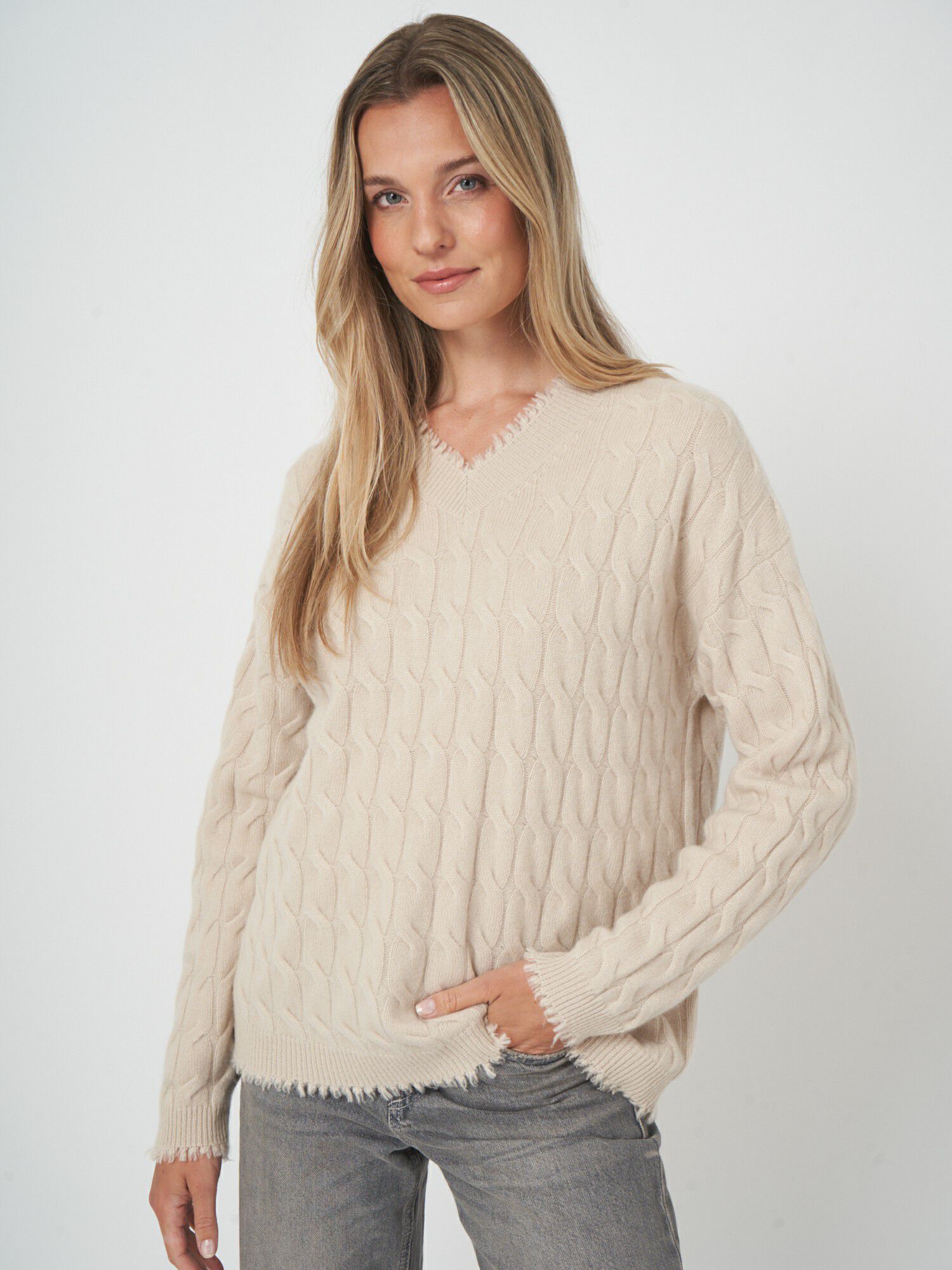 Kasjmier kabeltrui met fijne franje afbeelding