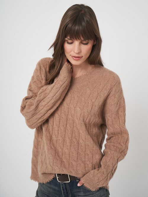 Kasjmier kabeltrui met fijne franje