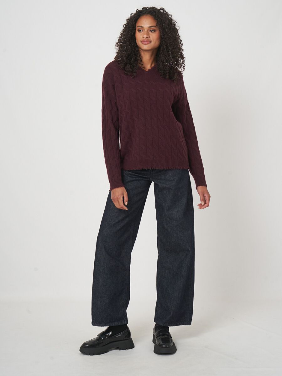 Organic cashmere sweater with subtle fringes image number 4