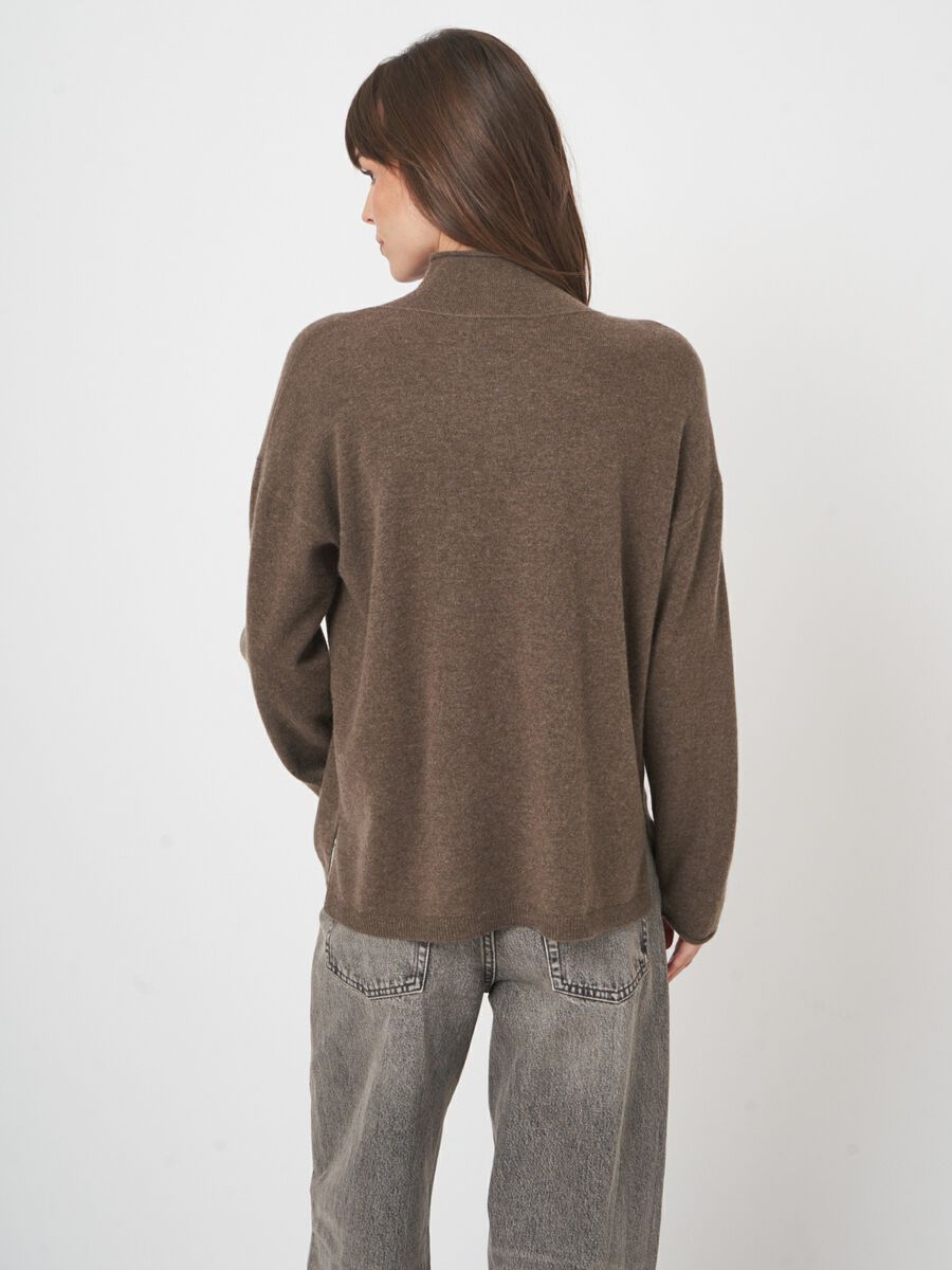 Organische kasjmier pullover met opstaande kraag image number 5